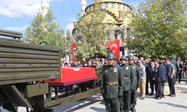 Ayrıntılar Netleşti: Şehit uzman çavuş, Elazığ’da toprağa verildi | İşte Tüm Ayrıntılar
