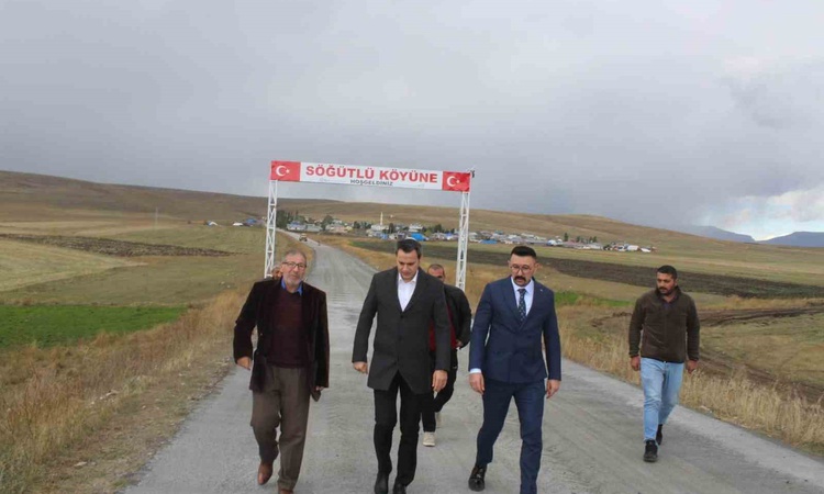 Ayrıntılar Netleşti: Selim Kaymakamı Semiz, Söğütlü ve Kaynarlı'da beton yol çalışmalarını inceledi