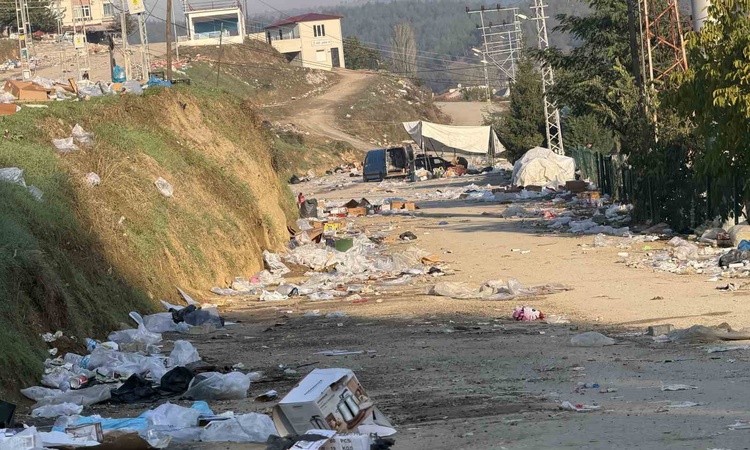 Ayrıntılar Netleşti: Sinop Boyabat'ta asırlık panayır sonrası etkinlik alanı çöple doldu ve Merak Edilenler