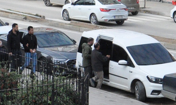 Ayrıntılar Netleşti: Sinop Boyabat'ta narkotik operasyonunda gözaltına alınan 3 şüpheli hakkında tutuklama kar