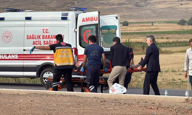 Ayrıntılar Netleşti: Sivas Ulaş'ta iki otomobilin çarpıştığı kazada 4 kişi yaralandı: Gelişmeler Takip Ediliyo
