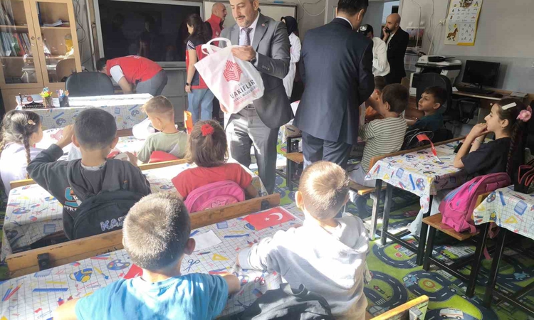 Ayrıntılar Netleşti: Sivas Vakıflar Bölge Müdürlüğü’nden köy okullarında eğitim gören öğrencilere destek - Son