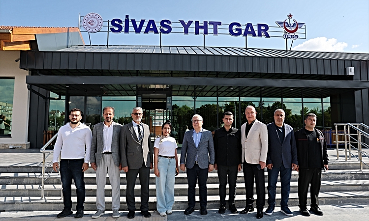 Ayrıntılar Netleşti: Sivas Valisi Şimşek, 75 milyon liralık YHT garının son hazırlıklarını inceledi ve Merak E