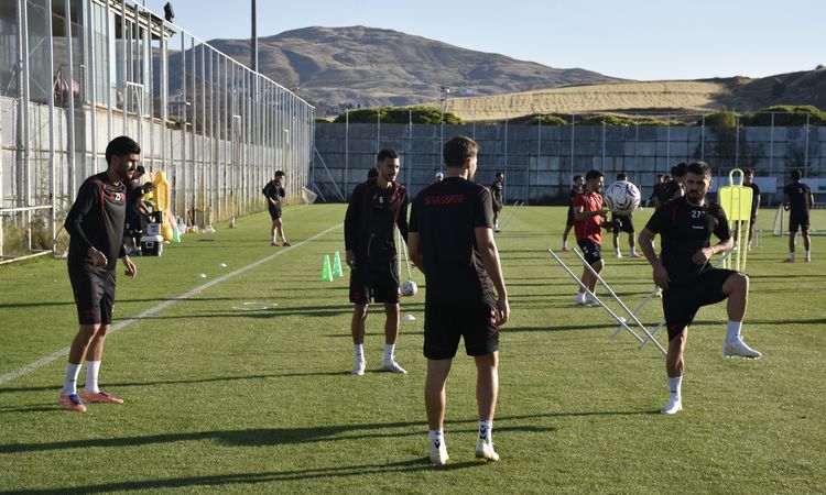 Ayrıntılar Netleşti: Sivasspor'da İsmet Taşdemir: 'İlk galibiyeti almak istiyoruz'