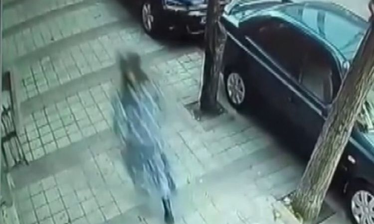 Ayrıntılar Netleşti: Sultangazi’de kadın kıyafetleri giyip hırsızlık için eve girdi; fark edilince mahalleli k