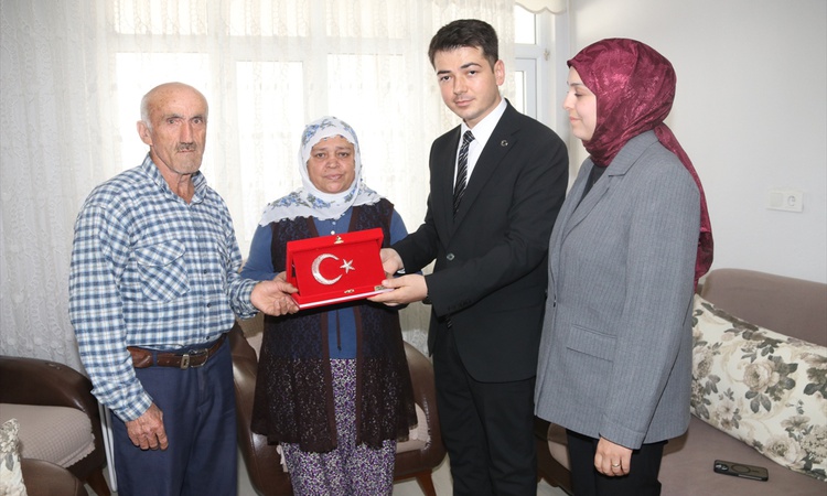 Ayrıntılar Netleşti: Taşova Kaymakamı Bayram'dan şehit ailesine ziyaret