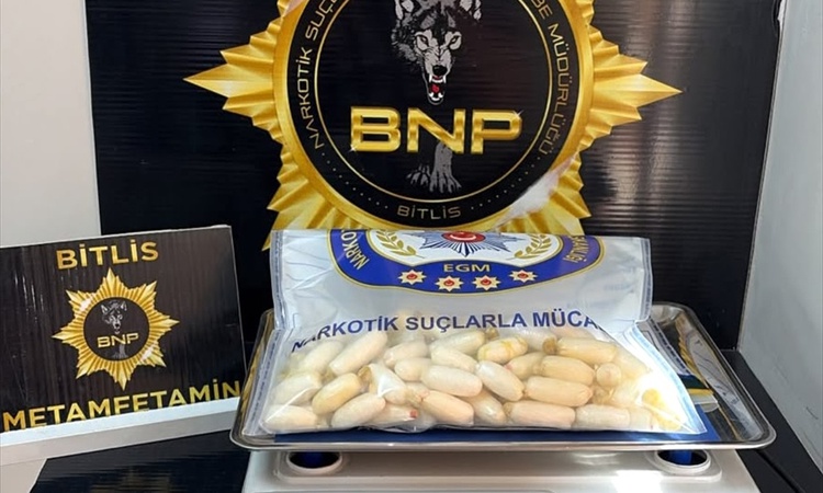 Ayrıntılar Netleşti: Tatvan'da midesinden 608 gram uyuşturucu çıkarılan yabancı uyruklu şüpheli hakkında tutuk