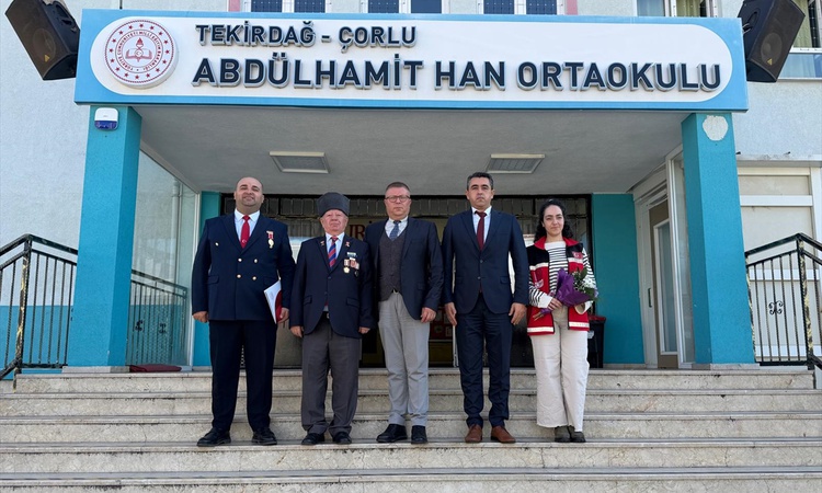 Ayrıntılar Netleşti: Tekirdağ'ın Çorlu ilçesinde Abdülhamit Han Ortaokulu öğrencileri gazilerle buluştu - Son