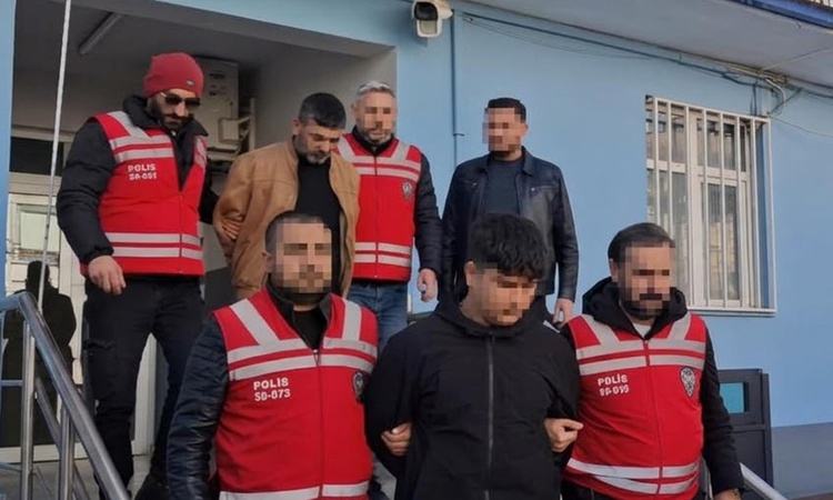 Ayrıntılar Netleşti: Tekirdağ Saray'da 80 altınını alarak dolandıran 2 şüpheli hakkında tutuklama kararı veril