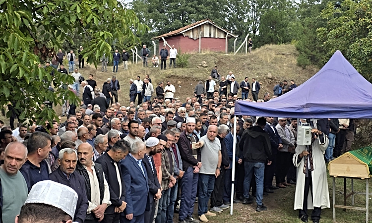 Ayrıntılar Netleşti: Tekirdağ'da silahlı saldırıda ölen Hamdi Mor, Araç'ta son yolculuğuna uğurlandı