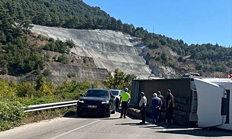 Ayrıntılar Netleşti: Tokat’ta devrilen tırın sürücüsü yaralandı: Gelişmeler Takip Ediliyor