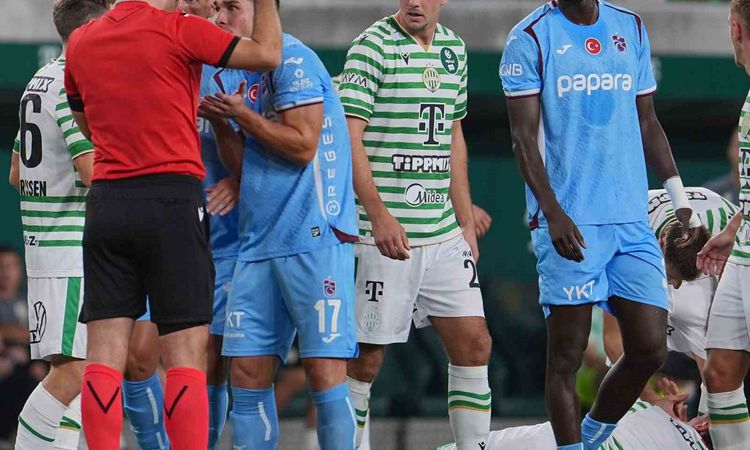 Ayrıntılar Netleşti: Trabzonspor'dan 10 Kişiyle Zorlu Mücadele: İlk Yarı 1-0 Geride: Gelişmeler Takip Ediliyor