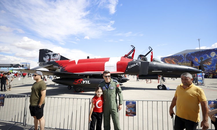 Ayrıntılar Netleşti: Türk bayrağı motifli F-4E/2020 Phantom, TEKNOFEST Güneydoğu'da ilgi görüyor - Son Dakika