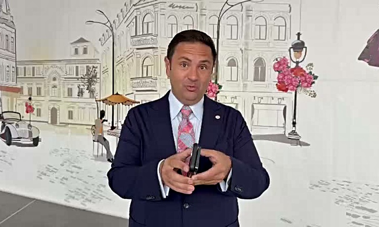 Ayrıntılar Netleşti: Umut Akdoğan'dan telefon vergilerine tepki: 230 bin liralık telefonun 120 bin lirası verg