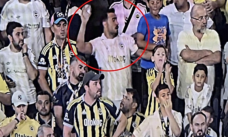 Ayrıntılar Netleşti: Ünlü şarkıcı Sinan Akçıl, Kadıköy'de yaşananları anlattı: Su şişesi tam önümde atıldı | İ