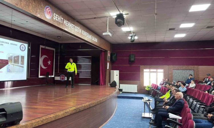 Ayrıntılar Netleşti: Uşak’ta okul servisi sürücülerine trafik güvenliği eğitimi - Son Dakika Bilgileri