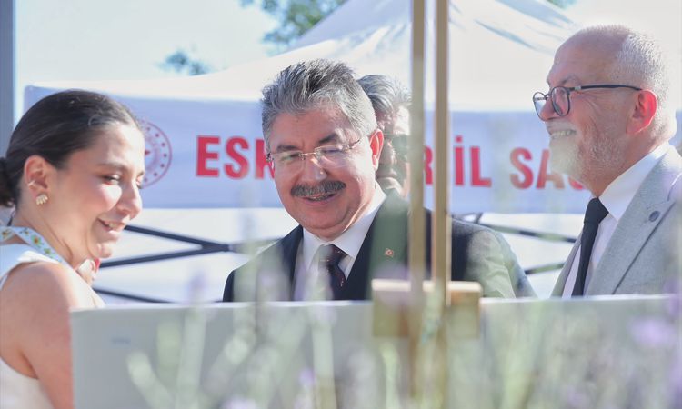 Ayrıntılar Netleşti: Vali Yılmaz, Halk Sağlığı Haftası Etkinliğinde Sağlık Stantlarını Ziyaret Etti | İşte Tüm