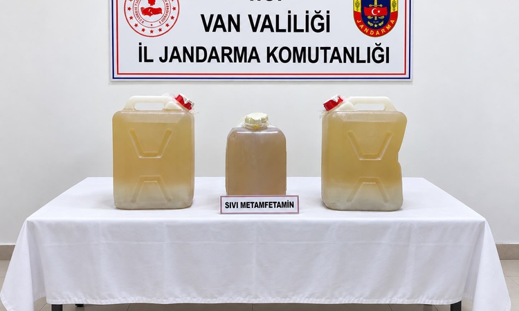 Ayrıntılar Netleşti: Van İpekyolu'nda 34 kilo 202 gram sıvı metamfetamin bulundu, 1 kişi hakkında tutuklama ka