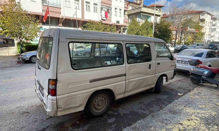 Ayrıntılar Netleşti: Yaya geçidinde panelvanın çarptığı 45 yaşındaki kadın Karaman'da hastaneye kaldırıldı