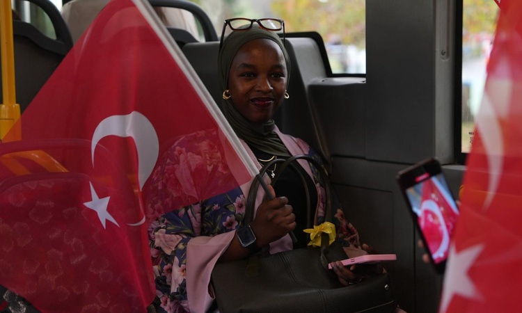 Ayrıntılar Netleşti: Yolculara 29 Ekim sürprizi! Marşlar artış grafiği çizdi, otobüs bir anda kırmızı beyaza b