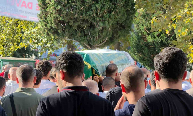 Ayrıntılar Netleşti: Yolun karşısına geçmek isterken canından olan genç kız son yolculuğuna uğurlandı