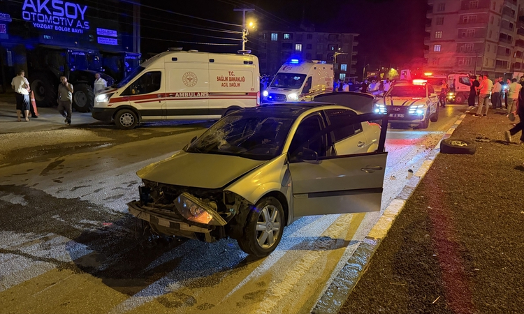 Ayrıntılar Netleşti: Yozgat'ta otomobil ile kamyonet çarpıştı, 5 kişi yaralandı ve Merak Edilenler