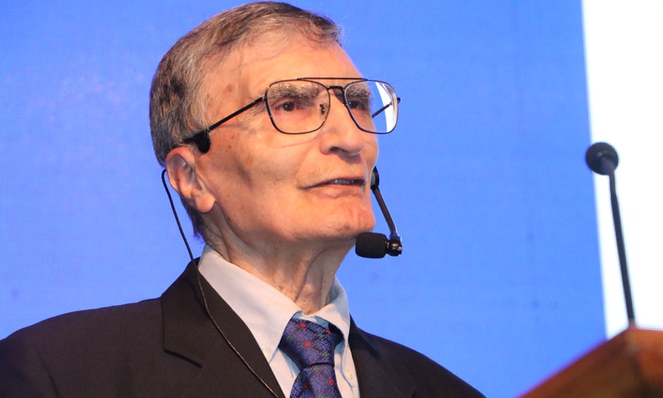 Aziz Sancar ATÜ'de ilk dersi verdi, Türk devletlerine bilimde işbirliği çağrısı yaptı ve Merak Edilenler