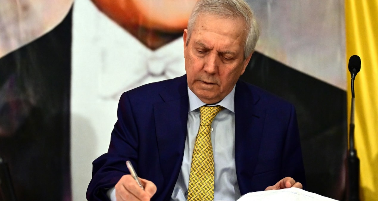 Kritik Açıklama: Aziz Yıldırım'dan forvet ve teknik direktör açıklaması! İlk defa tarih verdi - Haberleri - So