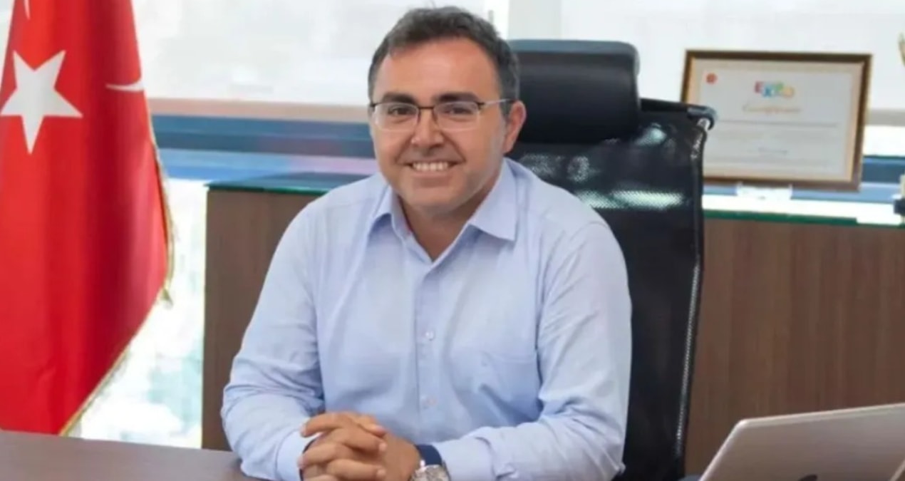 Baba acısı yaşarken profesörün kapısını polisler çaldı - En Son Haber - Son Dakika Bilgileri