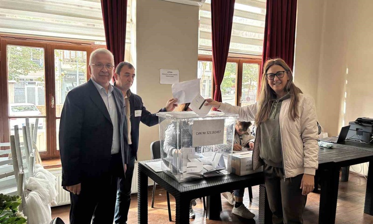 Babaeski'de çifte vatandaşlar Bulgaristan cumhurbaşkanı seçimi için oy kullandı: Gelişmeler Takip Ediliyor