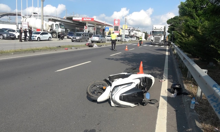 Bafra'da motosiklet elektrikli bisiklete çarptı, 2 kişi yaralandı