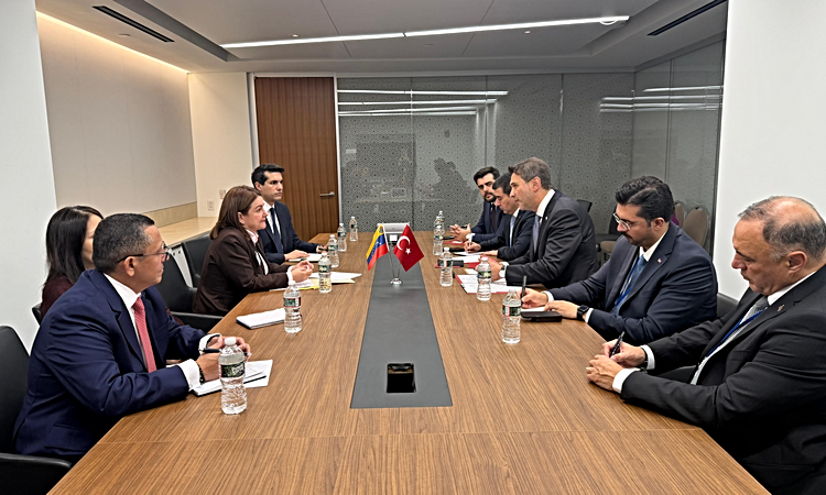 Bakan Bayraktar, New York'ta Venezuela Bakanı Vera ile enerji iş birliğini görüştü: Gelişmeler Takip Ediliyor