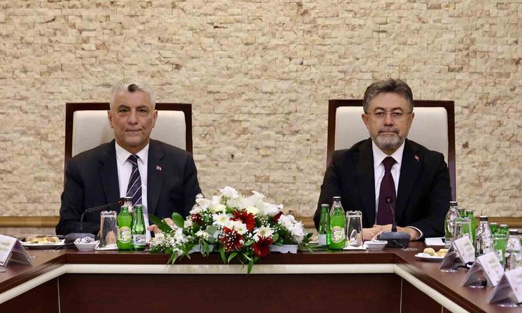 Kritik Açıklama: Bakan Bolat ve Bakan Yumaklı, hububat sektörünü değerlendirdi - Haberleri