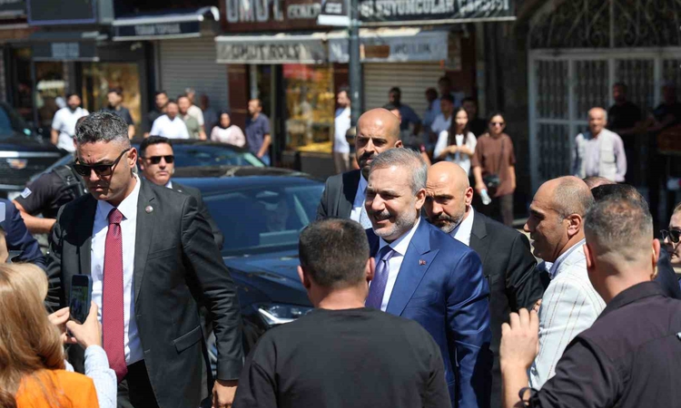 Bakan Fidan Diyarbakır’da: Cuma namazını kılacağı cami önünde yoğun güvenlik önlemi alındı ve Merak Edilenler