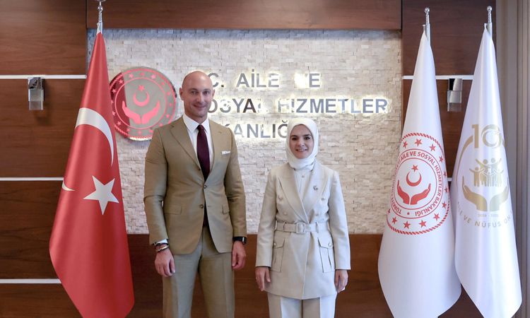 Gündemden Son Bilgiler: Bakan Göktaş, UNICEF Türkiye Temsilcisi Marchi ile görüştü - Son Dakika | İşte Tüm Ayr