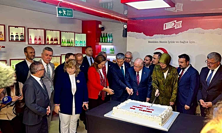 Bakan Güler Kızılay Maden Suyu’nun 100. yıl pastasını kesti - Son Dakika Bilgileri