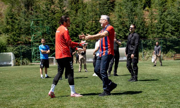 Ayrıntılar Netleşti: Bakan Işıkhan, Bolu kampındaki Mardin 1969 Spor’u ziyaret etti - Son Dakika - Son Dakika