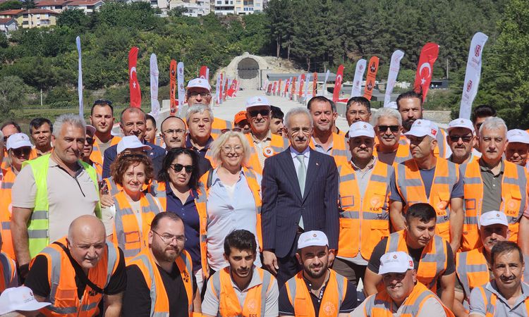 Sıcak Gündem: Bakan Uraloğlu: Ankara-İstanbul arası seyahat süresinde 30 dakika zamandan tasarruf edeceğiz - S