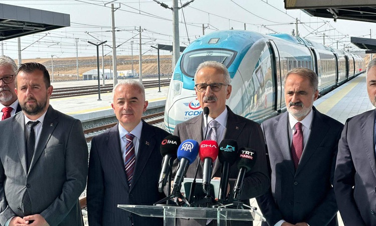 Bakan Uraloğlu: Halkalı-Kapıkule yolcu seyahat süresi 4 saatten 1,5 saate düşecek