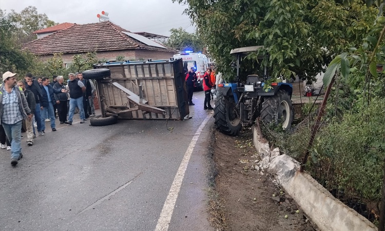Balıkesir İvrindi Karaçepiş'te traktör römorku devrildi, 23 kişi yaralandı: Gelişmeler Takip Ediliyor