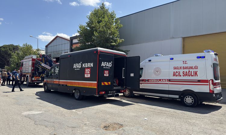 Ayrıntılar Netleşti: Balıkesir'de yola saçılan kimyasal maddenin kokusundan etkilenen 5 kişi hastaneye kaldırı
