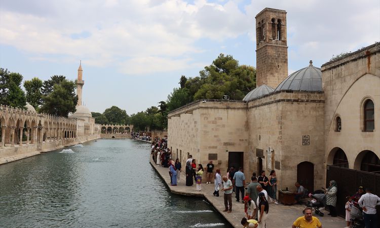 Gündemden Son Bilgiler: Balıklıgöl'de Hafta Sonu Yoğunluğu - Son Dakika Haberleri | İşte Tüm Ayrıntılar