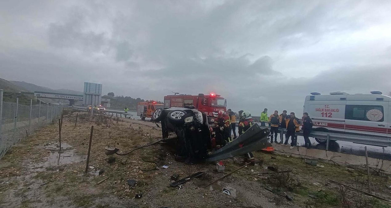 Bariyerlere çarpan otomobilin sürücüsü ile yanındaki eşi öldü - En Son Haber: Gelişmeler Takip Ediliyor