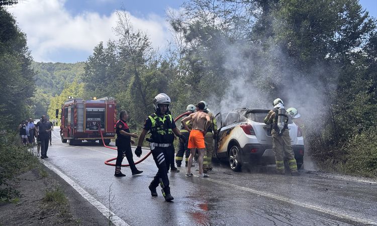 Kritik Açıklama: Bartın'da seyir halindeki otomobilde çıkan alevler söndürüldü - Son Dakika Haberleri ve Merak