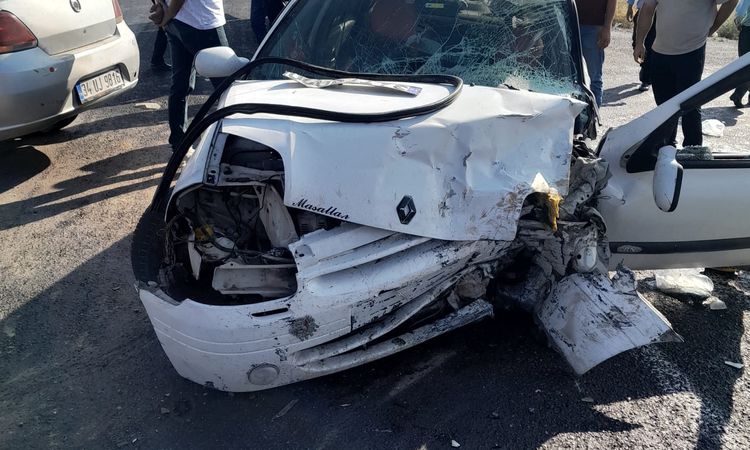 Başkale'de Kafa Kafaya Çarpışma: 7 Yaralı - Son Dakika - Son Dakika Bilgileri