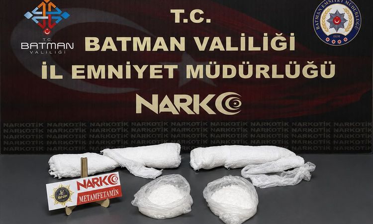 Sıcak Gündem: Batman'da alçıya gizlenmiş uyuşturucuyla yakalanan şüpheli tutuklama kararı verildi - Son Dakika