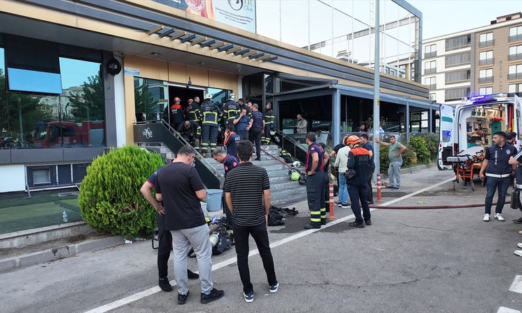Batman'da spor salonunda çıkan yangında 2 kişi öldü, 10 kişi yaralandı: Gelişmeler Takip Ediliyor