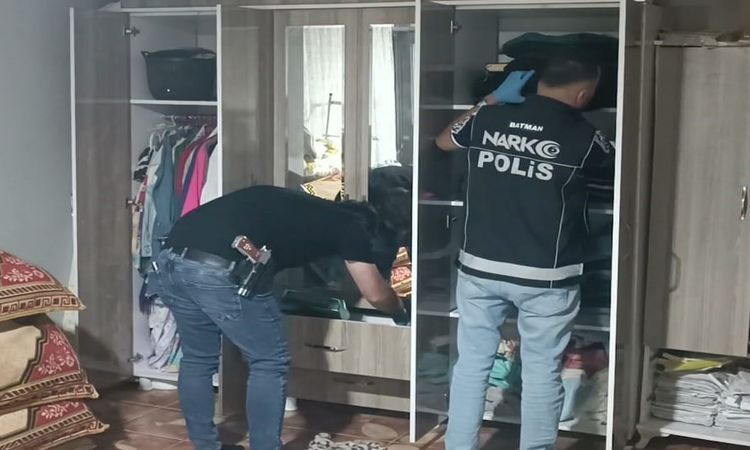 Gündemden Son Bilgiler: Batman'da Uyuşturucu Operasyonu: 5 Tutuklama - Haberleri