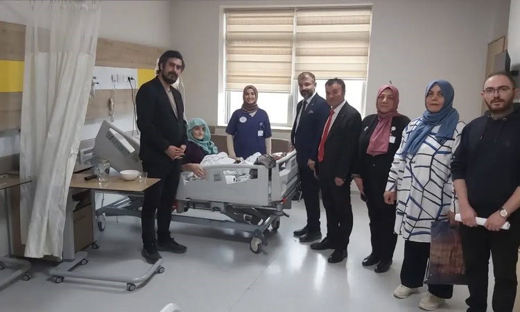 Bayburt Devlet Hastanesi'nde Hasta Hakları Günü'nde vatandaşlara broşür dağıtıldı: Gelişmeler Takip Ediliyor