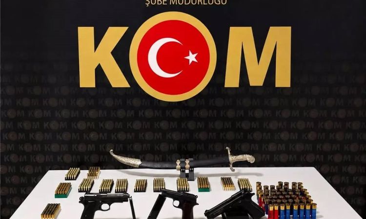 Bayburt'ta Kaçakçılık Operasyonu: 3 Tabanca, Tüfek ve 665 Fişek Ele Geçirildi - Son Dakika Haberleri | İşte Tü